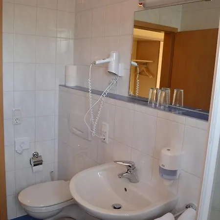 فندق Weinhotel Platz 3*